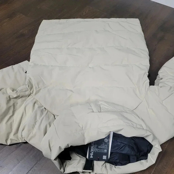 New Mountain Hardware Snow Shells Men's First Tracks Down Jacket Sz S Tan Black - Picture 7 of 7